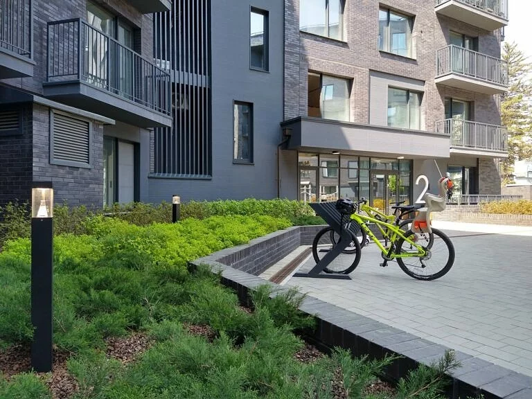 Входная группа с велопарковкой