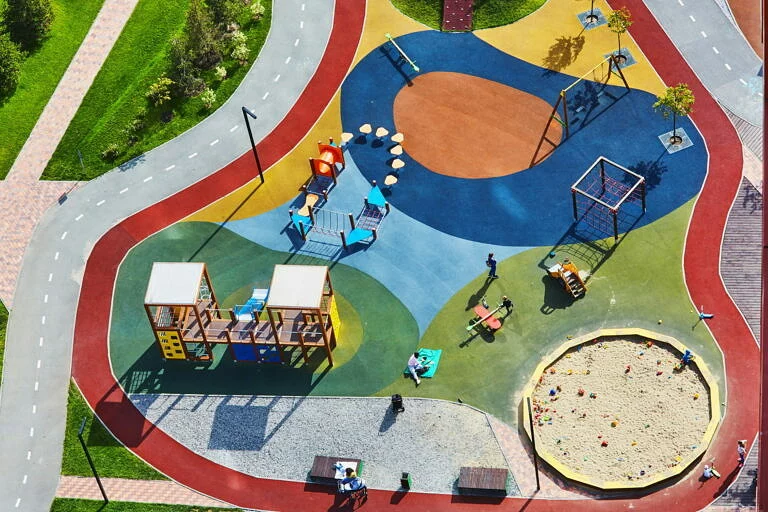 Детский городок с крутой песочницей