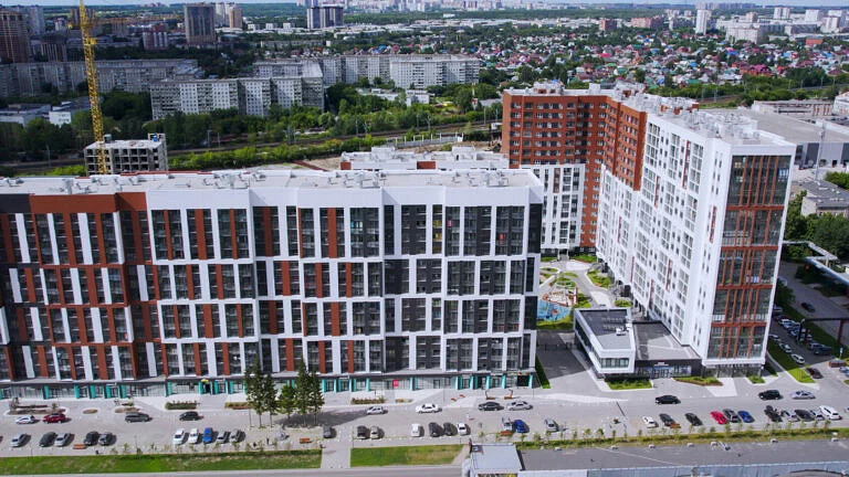 ЖК Галактика, лето 2022, дом Меркурий (справа) и Венера