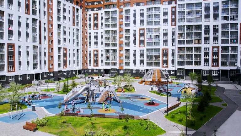 ЖК Галактика, лето 2022, двор возле дома Меркурий